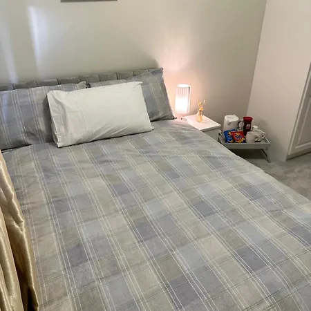 Amazing Bedroom In Dublin בית אירוח *